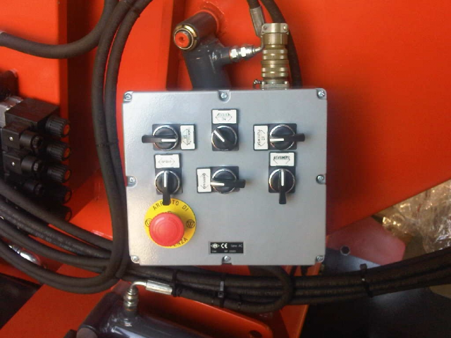 Elia Peroni Macchine Stradali - TRACER 610